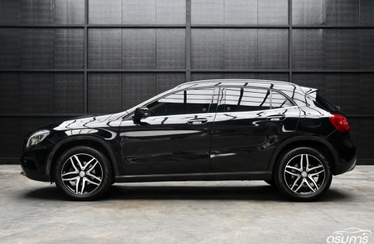 Mercedes-Benz GLA200 1.6 W156 ( 2017 ) Urban SUV ภาพที่ 6