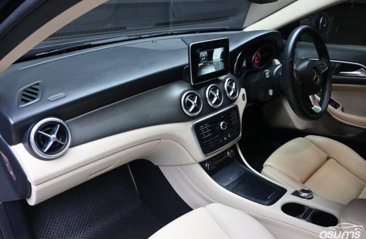 Mercedes-Benz GLA200 1.6 W156 ( 2017 ) Urban SUV ภาพที่ 9