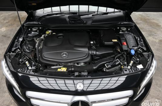 Mercedes-Benz GLA200 1.6 W156 ( 2017 ) Urban SUV ภาพที่ 2