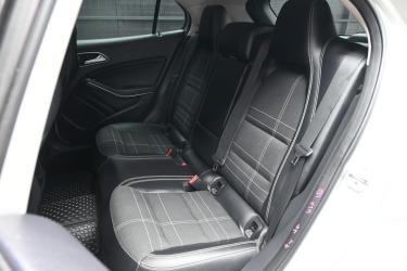 Mercedes-Benz GLA-Class GLA200 1.6 W156 Urban ภาพที่ 17