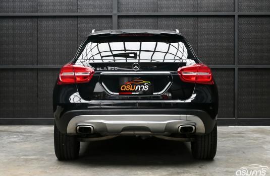 Mercedes-Benz GLA200 1.6 W156 ( 2017 ) Urban SUV ภาพที่ 5