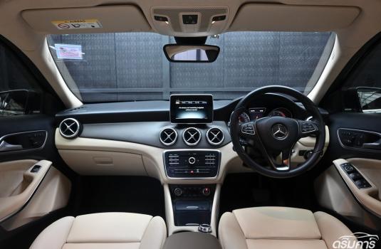 Mercedes-Benz GLA200 1.6 W156 ( 2017 ) Urban SUV ภาพที่ 10